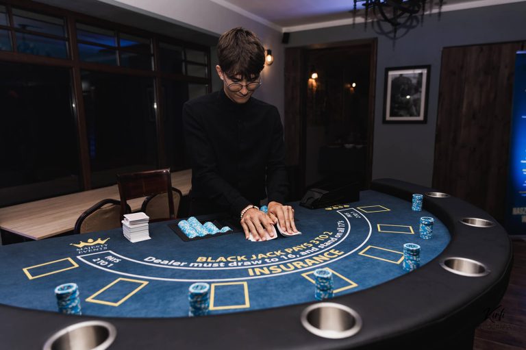 Stół do blackjacka wykonany przez Fama Game Tables