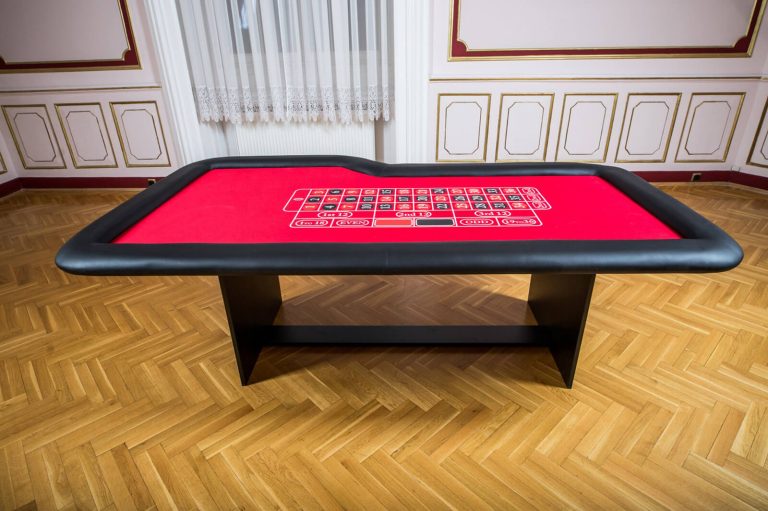 Stół do ruletki wykonany przez Fama Game Tables