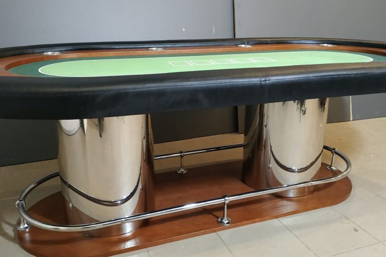 Stół pokerowy wykonany przez Fama Game Tables