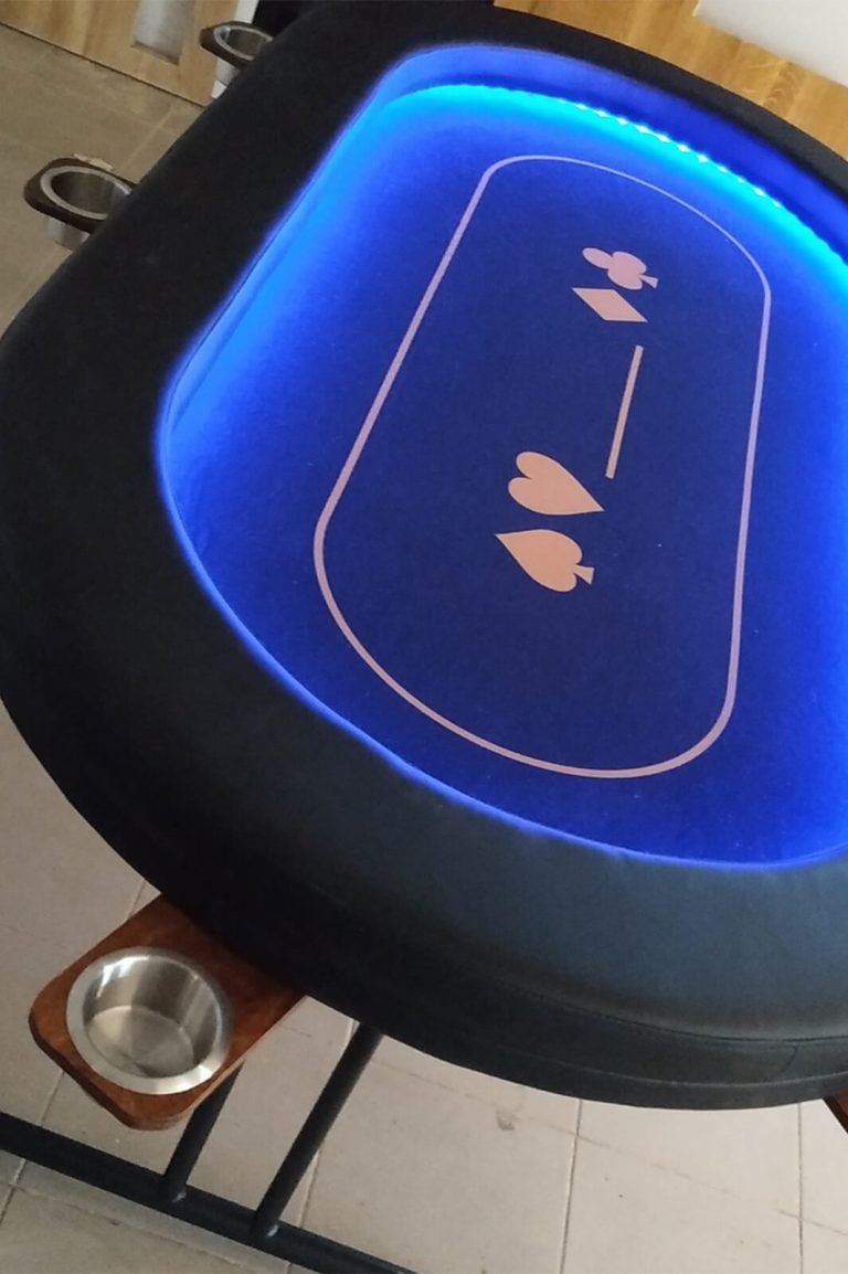 Stół pokerowy wykonany przez Fama Game Tables